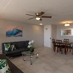 High Level Ocean View Corner Condo With Free Parking