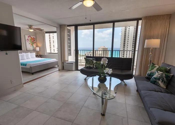High Level Ocean View Corner Condo With Free Parking