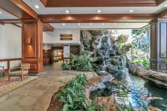 High Level Ocean View Corner With Free Parking Apartment