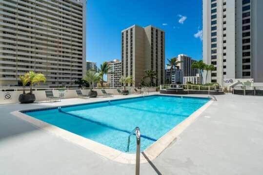 High Level Ocean View Corner With Free Parking Apartment *