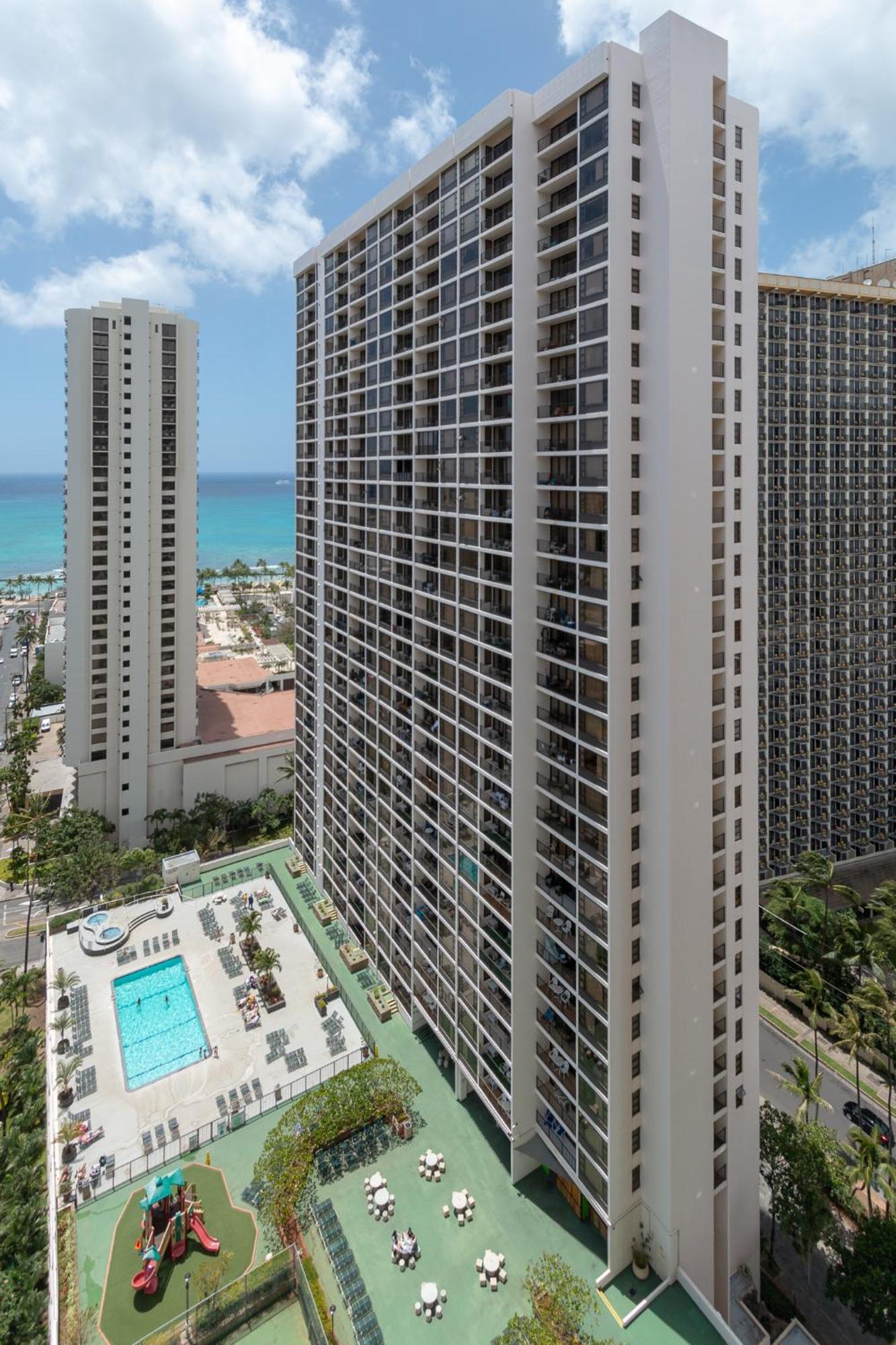 Apartment High Level Ocean View Corner With Free Parking *